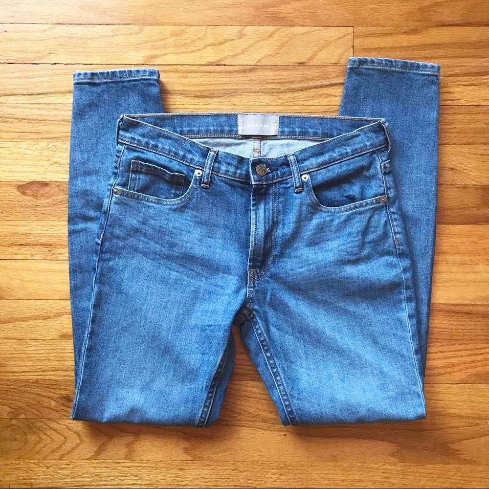 EVERLANE Mid-Rise Skinny Ankle Jean in Mid Blue